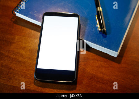 Montrant Smartphone avec écran vierge. concept de communication d'entreprise. Banque D'Images