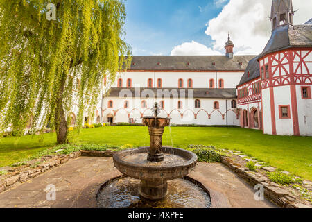 Vue sur le monastère cloître Eberbach Rheingau Eltville am Rhein Allemagne Hessen Banque D'Images