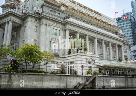 Hôtel de luxe cinq étoiles situé près de l'embouchure de la rivière Singapour, au coeur du centre-ville de l'Aire centrale, Singapour. Nommée d'après Robert Fullerton. Banque D'Images