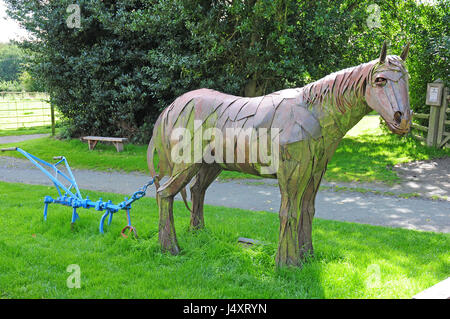 Sculpture d'un cheval, fabriqué à partir de métal recyclé. Par Roj Williams. Acton Scott ferme. Banque D'Images