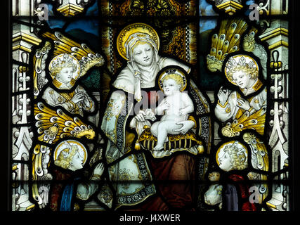 Anges adorant Jésus enfant vitraux, All Saints Church, Marlow, Buckinghamshire, England, UK Banque D'Images