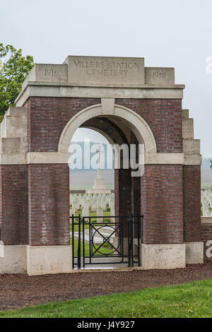 Cimetière militaire de la station Villers sur la somme de bataille du nord de la France Banque D'Images