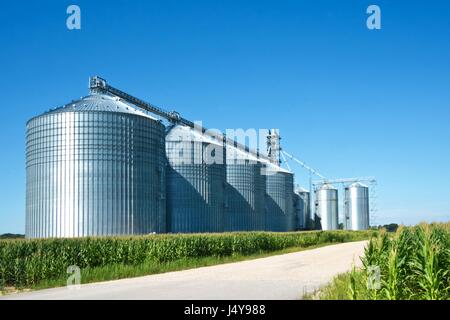 Les silos de l'élévateur à grain dans le sud-ouest du Michigan Banque D'Images