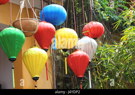 Multi-couleur chinois lanternes de soie à Hoi An, Vietnam Banque D'Images