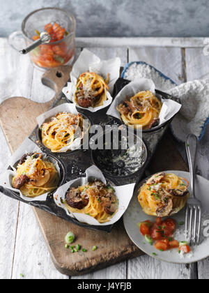 Casserole de spaghetti aux champignons Banque D'Images