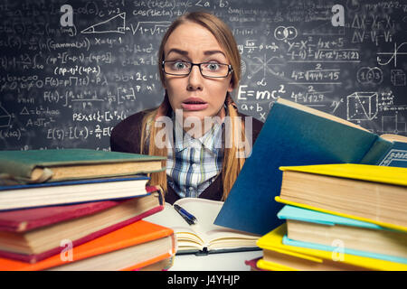 L'étudiant peur avant un examen, l'expression de panique Banque D'Images