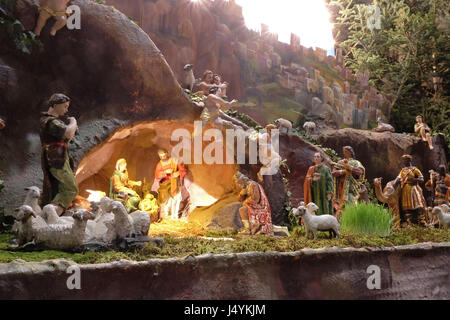 Crèche de Noël Crèche de Noël, dans la cathédrale de Zagreb, le 28 décembre 2015. Banque D'Images