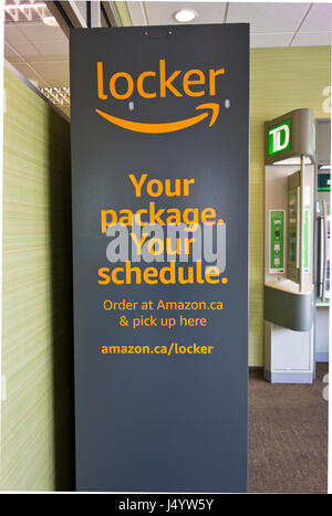 Amazon locker, utilisé pour ramasser des colis commandés sur Amazon.ca. Situé dans un hall de banque dans la région métropolitaine de Vancouver, Canada. Banque D'Images