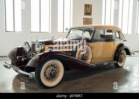 1937 Mercedes 540K. Musée de l'automobile de Málaga, Andalousie, espagne. Banque D'Images