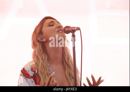 Julia Michaels à la radio KIIS FM Wango Tango 2017 au StubHub Center le 13 mai 2017 à Carson, Californie. Banque D'Images