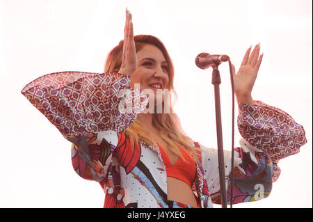 Julia Michaels à la radio KIIS FM Wango Tango 2017 au StubHub Center le 13 mai 2017 à Carson, Californie. Banque D'Images