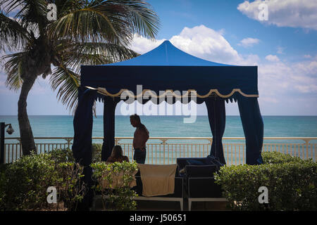 En Floride, aux États-Unis. 14 mai, 2017. Cabana at Eau Palm Beach Resort & Spa Dimanche 14 Mai, 2017. Credit : Bruce R. Bennett/Le Palm Beach Post/ZUMA/Alamy Fil Live News Banque D'Images