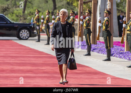 Beijing, Chine. 15 mai, 2017. Christine Lagarde, directrice générale du Fonds monétaire international (FMI), arrive pour la Table ronde des dirigeants au Sommet de la courroie et de Road Forum (BRF) pour la coopération internationale au lac Yanqi International Convention Centre à Beijing, capitale de la Chine, le 15 mai 2017. Credit : Cui Xinyu/Xinhua/Alamy Live News Banque D'Images