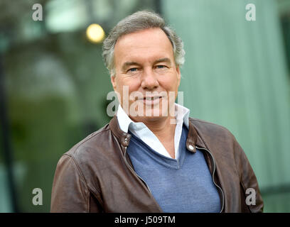 L'Intendant Nico Hofmann arrive pour la conférence de presse concernant le Nibelung Festivals en vers, à Berlin, Allemagne, 15 mai 2017. Les festivités auront lieu du 4 août 2017 au 20 août 2017 à Worms. Photo : Britta Pedersen/dpa-Zentralbild/ZB Banque D'Images