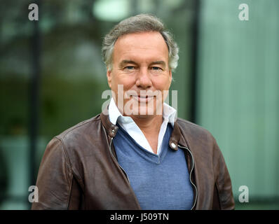 L'Intendant Nico Hofmann arrive pour la conférence de presse concernant le Nibelung Festivals en vers, à Berlin, Allemagne, 15 mai 2017. Les festivités auront lieu du 4 août 2017 au 20 août 2017 à Worms. Photo : Britta Pedersen/dpa-Zentralbild/ZB Banque D'Images