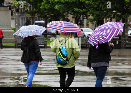 Glasgow, Royaume-Uni. Le 15 mai 2017. Météo britannique. Jour misérable humide à Glasgow Crédit : ALAN OLIVER/Alamy Live News Banque D'Images