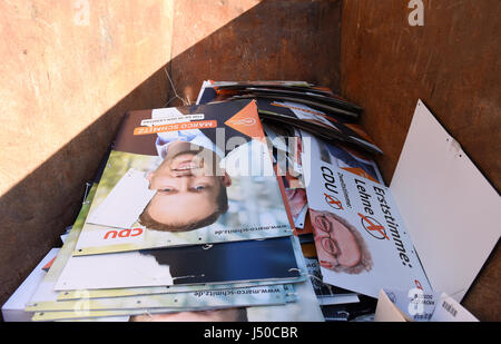 Düsseldorf, Allemagne. 15 mai, 2017. CDU affiches électorales à l'extérieur du siège du parti à Duesseldorf, Allemagne, 15 mai 2017. Dpa : Crédit photo alliance/Alamy Live News Banque D'Images