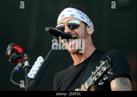 13 mai 2017 : Le chanteur Sully Erna du groupe Godsmack effectue au cours de l'invasion du Nord Music Festival à Somerset, dans le Wisconsin. Ricky Bassman/Cal Sport Media Banque D'Images