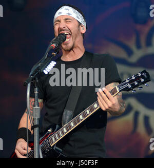 13 mai 2017 : Le chanteur Sully Erna du groupe Godsmack effectue au cours de l'invasion du Nord Music Festival à Somerset, dans le Wisconsin. Ricky Bassman/Cal Sport Media Banque D'Images