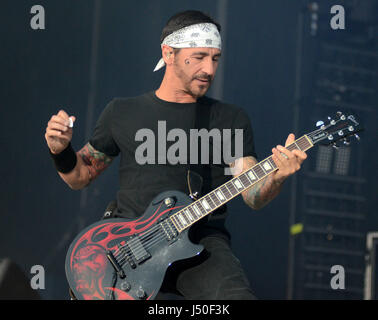 13 mai 2017 : Le chanteur Sully Erna du groupe Godsmack effectue au cours de l'invasion du Nord Music Festival à Somerset, dans le Wisconsin. Ricky Bassman/Cal Sport Media Banque D'Images