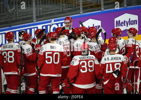 Cologne, Allemagne. 15 mai, 2017. Les joueurs du Danemark 2017 célébrer après avoir remporté le championnat du monde de hockey 2009 Groupe préliminaire un match entre le Danemark et l'Italie à Cologne, Allemagne, le 15 mai 2017. Le Danemark a gagné 2-0.(Xinhua/Ulrich Hufnagel) Banque D'Images