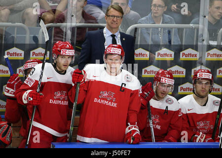 Cologne, Allemagne. 15 mai, 2017. L'entraîneur-chef Jan Karlsson (Haut) du Danemark réagit au cours de la 2017 Championnat du monde de hockey 2009 Groupe préliminaire un match entre le Danemark et l'Italie à Cologne, Allemagne, le 15 mai 2017. Le Danemark a gagné 2-0.(Xinhua/Ulrich Hufnagel) Banque D'Images