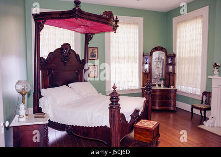 Alabama,Montgomery County,Montgomery,Old Alabama Town,bâtiments historiques,horizon de la ville,maison Ordeman,maisons,1850,chambre,lit à baldaquin,auvent,desse Banque D'Images