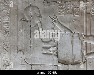 Beau travail de secours dans le Temple de Seti I à Abydos, Moyenne Égypte Banque D'Images