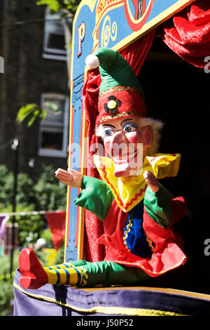 Punch et Judy marionnettes spectacle de marionnettes à l'assemblée annuelle à Covent Garden London, UK. Spectacle de marionnettes. Punch et Judy show. Banque D'Images