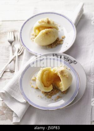 Sweet boulettes de pommes de terre remplis d'abricots Banque D'Images