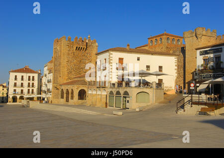 Cáceres, Plaza Mayor, de la place principale, de la vieille ville, site du patrimoine mondial de l'UNESCO, l'Estrémadure, Espagne. Banque D'Images