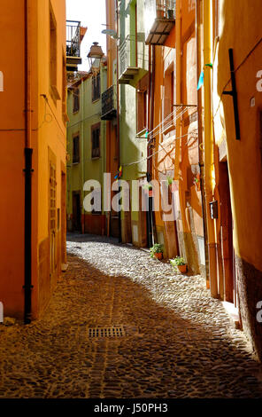 Scène de rue, Bosa, Sardaigne, Italie Banque D'Images