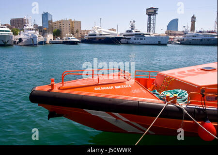 Mintaka Salvamar sauvetage bateau amarré à quai à Port Vell à Barcelone Espagne ES EU Banque D'Images