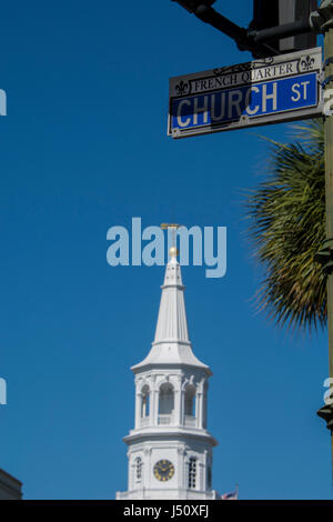 Charleston, Caroline du Sud. St Michael's historique, la plus ancienne église construite à l'intérieur de la ville, c. 1761, situé au coin de la réunion et vaste Stree Banque D'Images