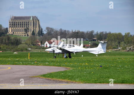 G-DMND Private Diamond DA42 Twin Star le roulage à l'aéroport de la ville de Brighton, Shoreham ESH Banque D'Images