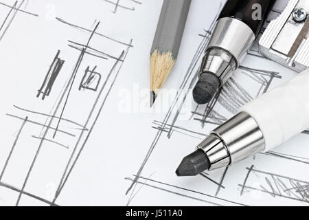 Les concepteurs qui travaillent sur des outils de dessin graphique libre d'intérieur chambre moderne Banque D'Images