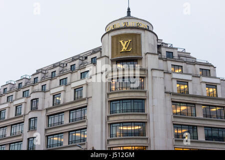 Image of Le magasin Louis Vuitton, 101 Avenue des Champs elysees