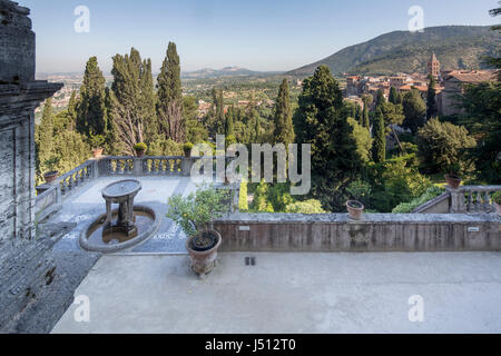 Fontaine du trépied et jardins, Villa d'Este, Tivoli, près de Rome, Italie Banque D'Images