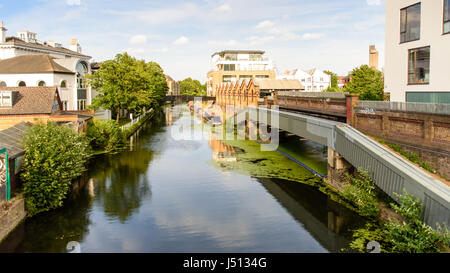 Le Grand Union Canal à Ladbroke Grove à l'ouest de Londres. Banque D'Images