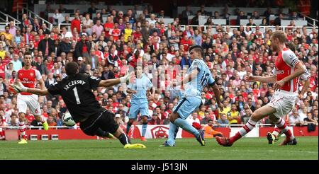 SERGIO AGUERO MANCHESTER CITY V ARSENAL SCORES Emirates Stadium, LONDON ANGLETERRE 13 Septembre 2014 Banque D'Images