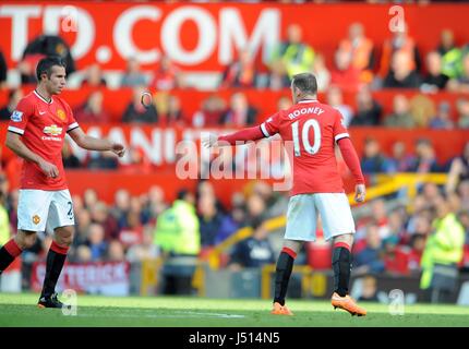 ROBIN VAN PERSIE PREND LE RELAIS EN TANT QUE CAPITAINE QUE WAYNE ROONEY EST DONNÉ UNE CARTE ROUGE, MANCHESTER UNITED FC V West Ham United FC Banque D'Images