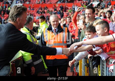 LOUIS VAN GAAL, FANS DE MANCHESTER UNITED MANCHESTER UNITED FC V MANCHESTER UNITED FC Everton V OLD TRAFFORD MANCHESTER EN ANGLETERRE 05 Octobre 2 Banque D'Images