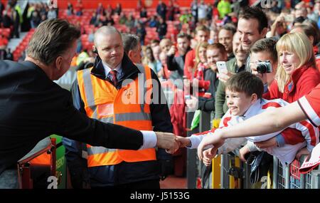 LOUIS VAN GAAL, FANS DE MANCHESTER UNITED MANCHESTER UNITED FC V MANCHESTER UNITED FC Everton V OLD TRAFFORD MANCHESTER EN ANGLETERRE 05 Octobre 2 Banque D'Images