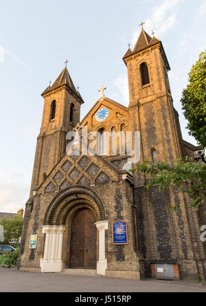 Londres, Angleterre - 10 juillet 2016 : St John the Evangelist, à l'angle de Harrow Road et Kilburn Lane West Kilburn, au nord de Londres. Banque D'Images