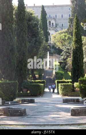 Vue vers la fontaine des Dragons, des jardins, la Villa d'Este, Tivoli, près de Rome, Italie Banque D'Images