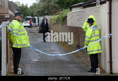 La scène entre Goddard Road et Crammavill Stifford Clays, dans la rue Thurrock, où la police sont à la recherche des garages pour le corps de lycéenne Danielle Jones qui ont disparu en 2001. Banque D'Images