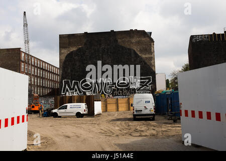 BERLIN, MAI 3TH : dans Kreuzberg où une célèbre fresque street art par l'artiste italien 'Blu' a été peint sur l'année 2009. Il a été l'effacé en 2014 Banque D'Images