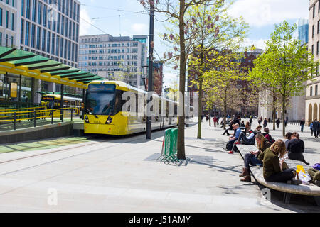 La Place Saint Pierre avec Manchester Metrolink en UK Banque D'Images