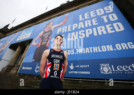 La triathlonienne Jonny Brownlee pose devant le Monument de la ville de Jonny Brownlee Reprise à la Leeds Town Hall, l'avenir de la Colombie-Britannique Threadneedle World Triathlon Leeds les 10 et 11 juin 2017.La presse Photo. Photo date : lundi 15 mai 2017. Crédit photo doit se lire : Barrington Coombs/PA Wire Banque D'Images