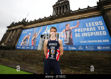 La triathlonienne Jonny Brownlee pose devant le Monument de la ville de Jonny Brownlee Reprise à la Leeds Town Hall, l'avenir de la Colombie-Britannique Threadneedle World Triathlon Leeds les 10 et 11 juin 2017.La presse Photo. Photo date : lundi 15 mai 2017. Crédit photo doit se lire : Barrington Coombs/PA Wire Banque D'Images